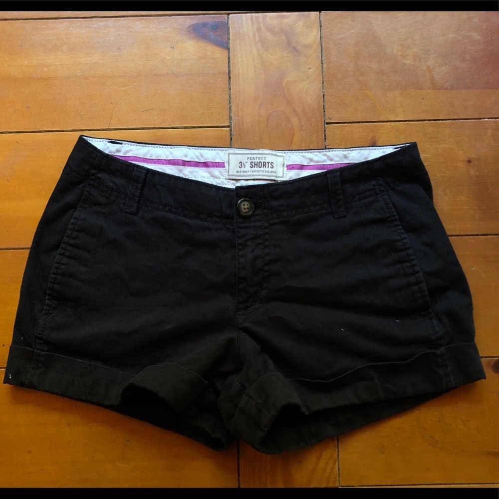 Black Old Navy khaki shorts